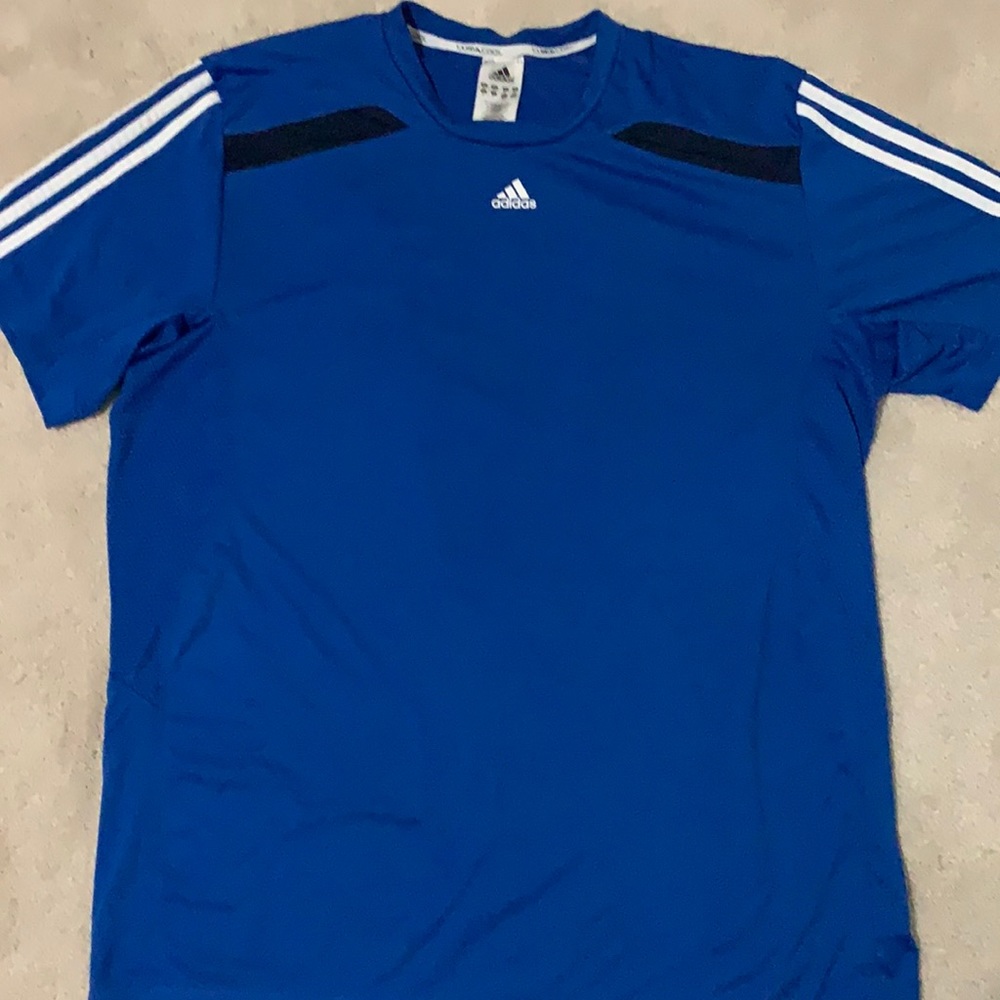 Men’s Adidas tennis t-shirt.